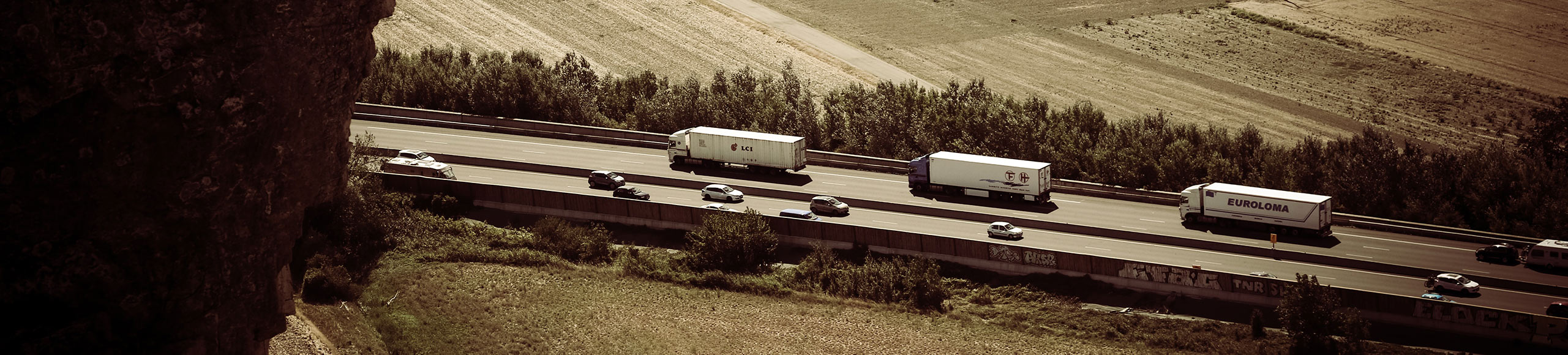 Vrachtwagens op snelweg - Nieuws